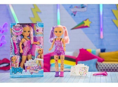 Nancy med tatoveringer 